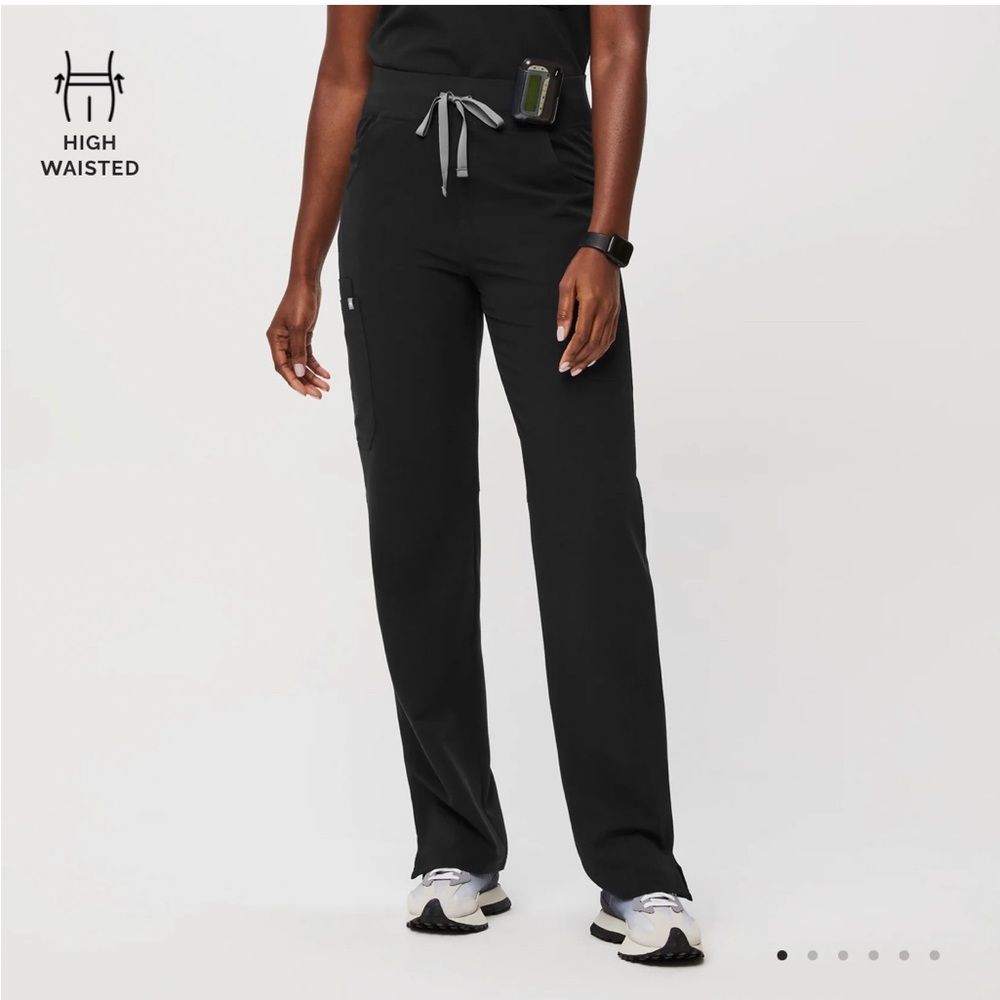 Figs High-Waisted Straight-Leg Scrub Pants in Black